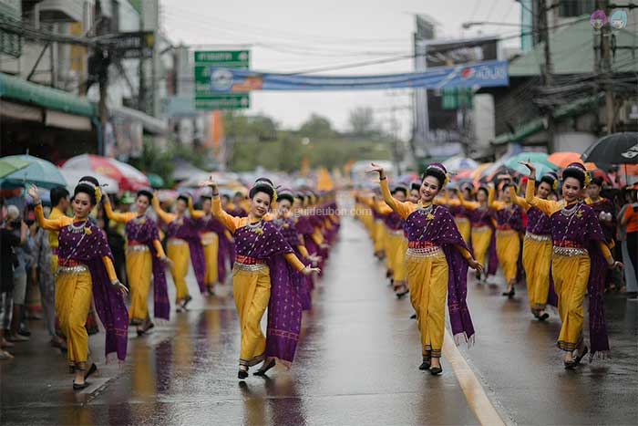 ขบวนรำ-ราชภัฏอุบล-งานแห่เทียน67-02.jpg