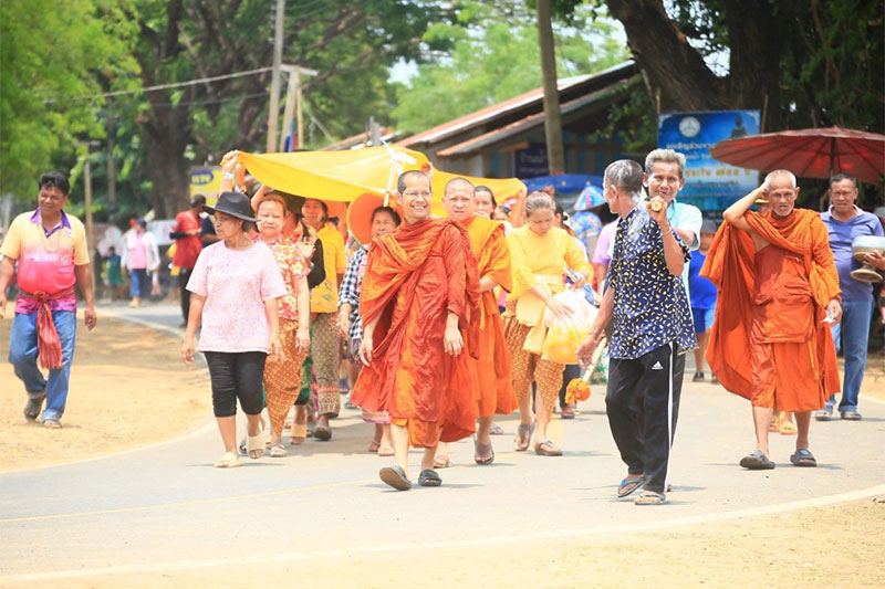งานสงกรานต์ไทอุบล แห่ดอกไม้ ไหว้หลวงพ่อเงิน 700 ปี