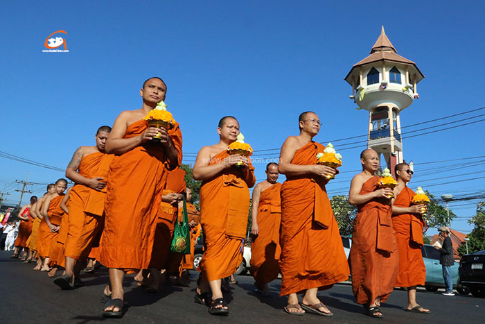 พระบรมสารีริกธาตุ-วัดวารินทราราม-04.jpg