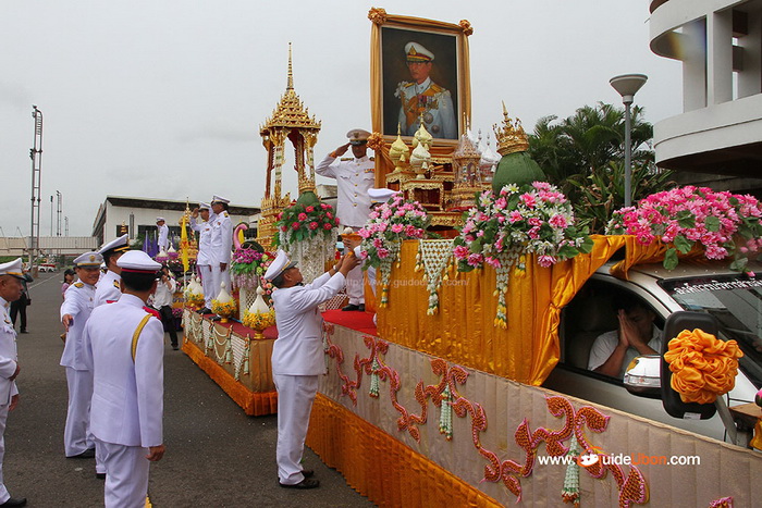 เทียนพรรษาพระราชทาน งานแห่เทียน อุบล 5.jpg