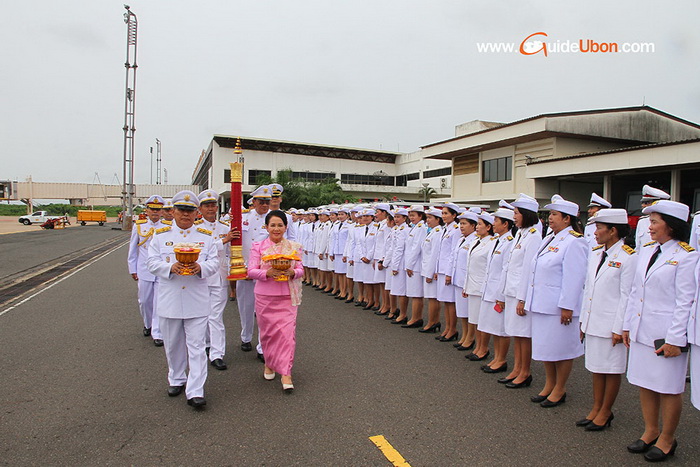 เทียนพรรษาพระราชทาน งานแห่เทียน อุบล 3.jpg