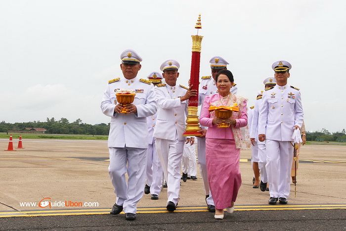เทียนพรรษาพระราชทาน งานแห่เทียน อุบล 2.jpg