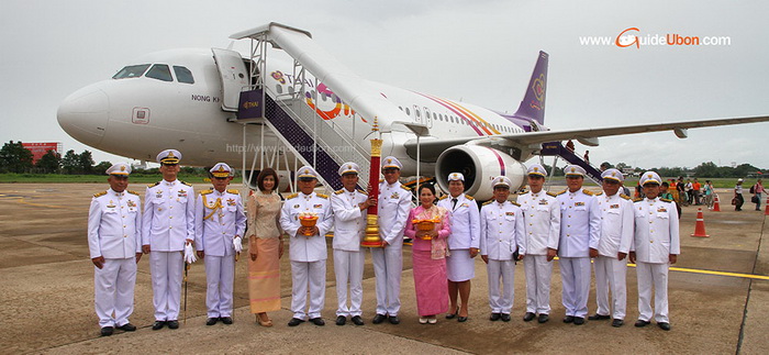 เทียนพรรษาพระราชทาน งานแห่เทียน อุบล 1.jpg