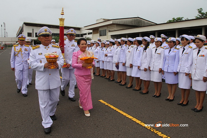 เทียนพรรษาพระราชทาน งานแห่เทียน อุบล 4.jpg