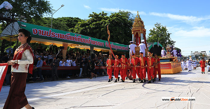เทียนพรรษาพระราชทาน-งานแห่เทียนอุบล61-04.jpg