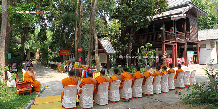 คัมภีร์ใบลาน-โบราณ-วัดมณีวนาราม-อุบล-02.jpg