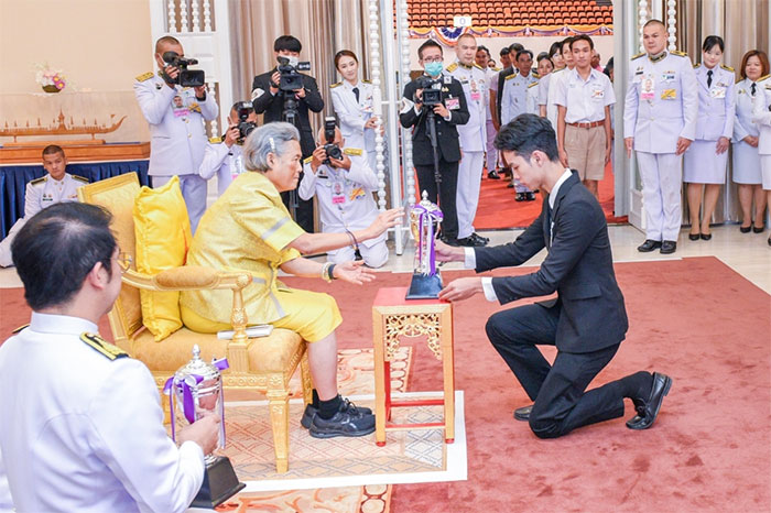 นศ.ม.อุบลฯ 3 ราย เข้ารับถ้วยพระราชทาน 5 รางวัล