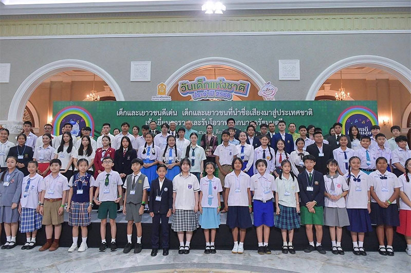 นร.โรงเรียนเซนต์เอเมลีเข้ารับรางวัลเด็กและเยาวชนดีเด่น ปี 2568
