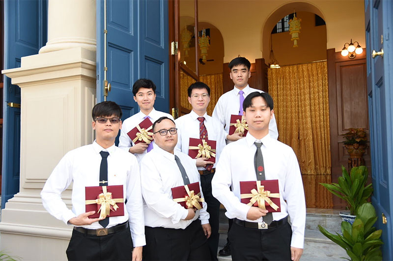 นศ.วิศวะ ม.อุบลฯ เข้ารับเหรียญรางวัลเรียนดี วสท.ประจำปี 2567 