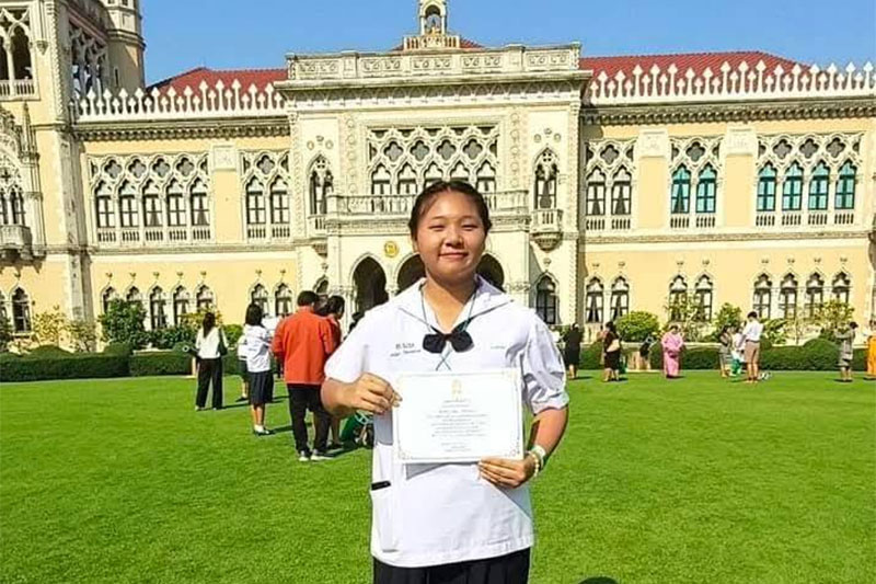 เด็กอุบลฯ เยาวชนคนเก่ง พบนายกฯ และรับโล่เกียรติคุณ