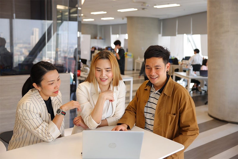 AIS ร่วมเฉลิมฉลอง “สมรสเท่าเทียม”