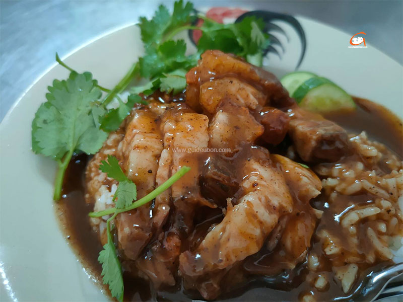 ข้าวหมูแดงหมูกรอบ นครปฐมโภชนา อร่อยระดับตำนาน