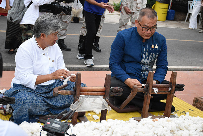 ม.อุบลฯ ร่วมงาน “โขงเจียมถักทอศิลป์ กินริมโขง” อ.โขงเจียม จ.อุบลราชธานี