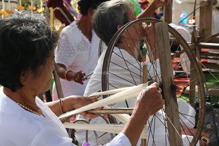 ทอฝ้ายเป็นสายบุญจุลกฐิน ถิ่นอุบล คนมีธรรม ประจำปี 2567