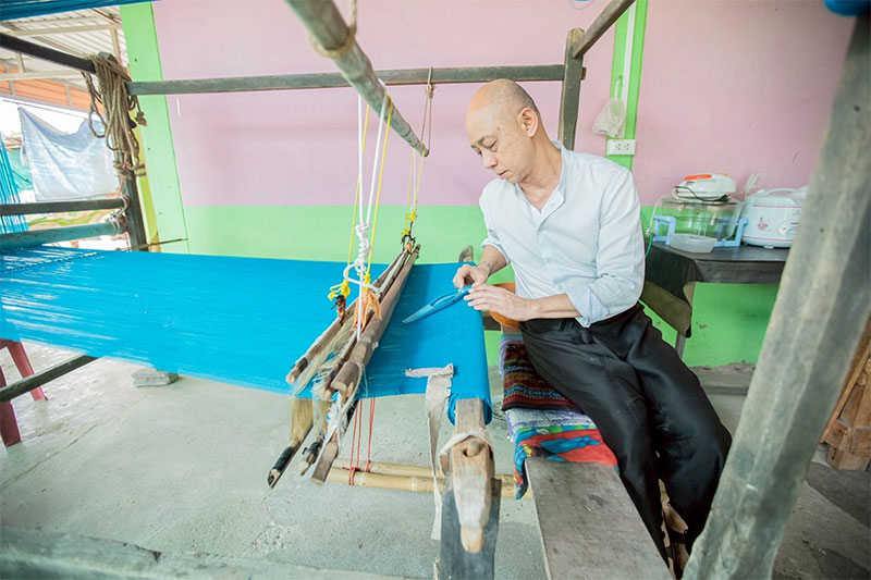 พช.อุบลฯ ผนึกกำลังศิลปินแห่งชาติ ขับเคลื่อนผ้าลายพระราชทาน “สิริราชพัสตราภรณ์”