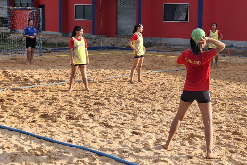 แฮนด์บอลชายหาดหญิงทีมชาติไทย เก็บตัวที่อุบล