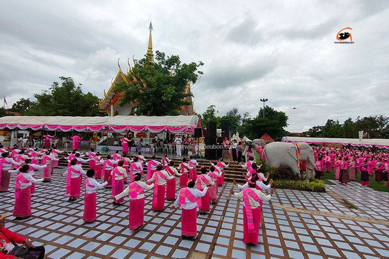 ประชาชนกว่า 1,000 คน ร่วมพิธีบวงสรวงศาลหลักเมืองอุบลราชธานี