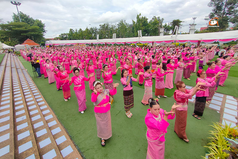 ประชาชนกว่า 1,000 คน ร่วมพิธีบวงสรวงศาลหลักเมืองอุบลราชธานี