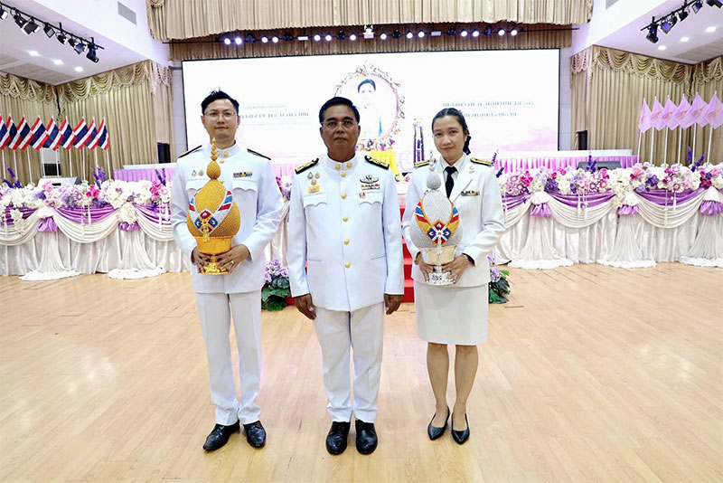 พิธีถวายเครื่องราชสักการะวางพานพุ่มและพิธีจุดเทียนชัยถวายพระพรชัยมงคล