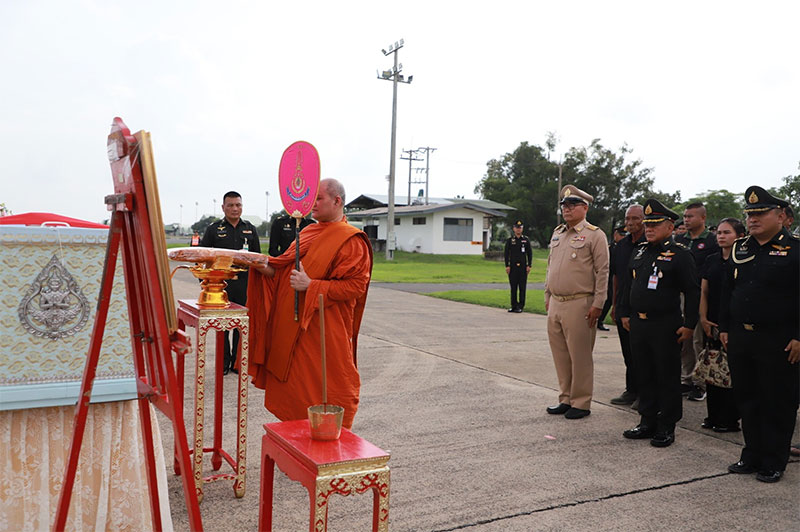 ผวจ.อุบลฯ ร่วมพิธีรับศพทหารกล้า เสียชีวิตจากเหตุความไม่สงบในพื้นที่ภาคใต้