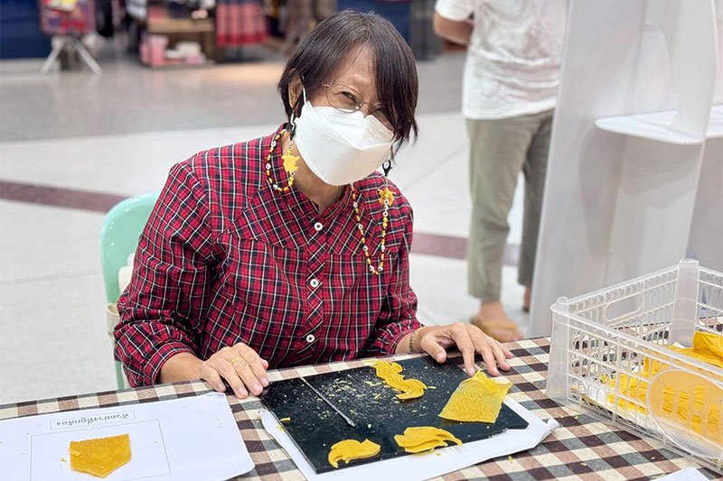 ท่าอากาศยานอุบลฯ เชิญร่วมกิจกรรม แกะเทียนพรรษา พร้อมรับของที่ระลึก