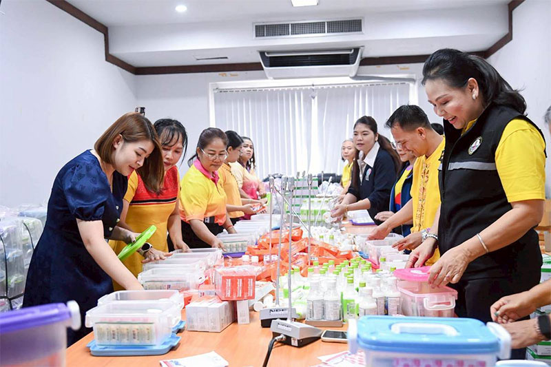 อบจ.อุบลฯ เร่งบรรจุเวชภัณฑ์สามัญประจำบ้าน ช่วยเหลือผู้ประสบภัยตามแนวชายแดน ไทย-กัมพูชา