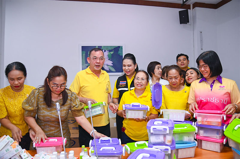 อบจ.อุบลฯ เร่งบรรจุเวชภัณฑ์สามัญประจำบ้าน ช่วยเหลือผู้ประสบภัยตามแนวชายแดน ไทย-กัมพูชา