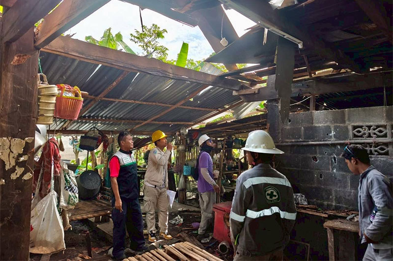 PEA อาสาสมัครซ่อมแซมระบบไฟฟ้าช่วยเหลือ ปชช. อ.น้ำยืน