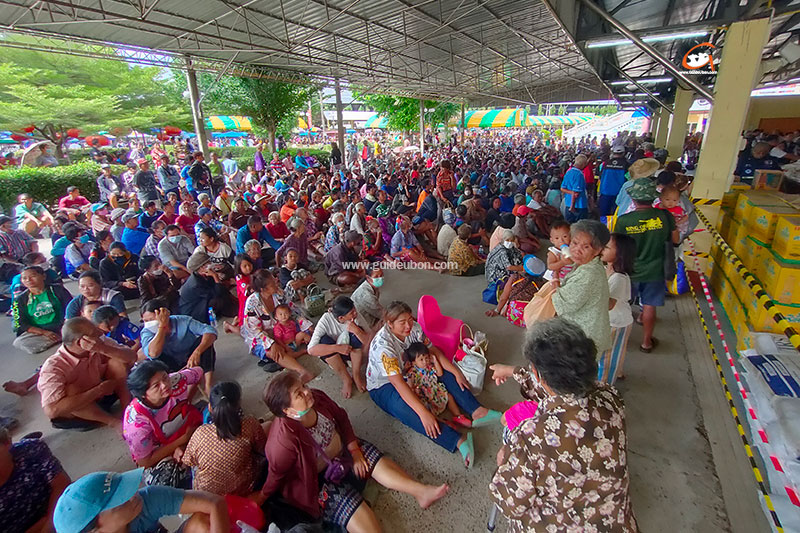 มูลนิธิสว่างบูชาธรรม จัดงานประเพณีทิ้งกระจาด 2568 ปชช. ร่วมงานกว่า 4 พันคน