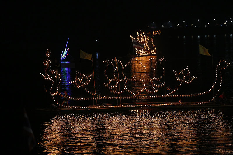 เทศบาลนครอุบลฯ เตรียมจัดงานประเพณีออกพรรษา ไหลเรือไฟ แข่งเรือยาว 2568