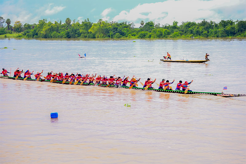 อบต.หนองกินเพล จัดการแข่งขันเรือยาวประเพณี ชิงถ้วยพระราชทานฯ ประจำปี 2568
