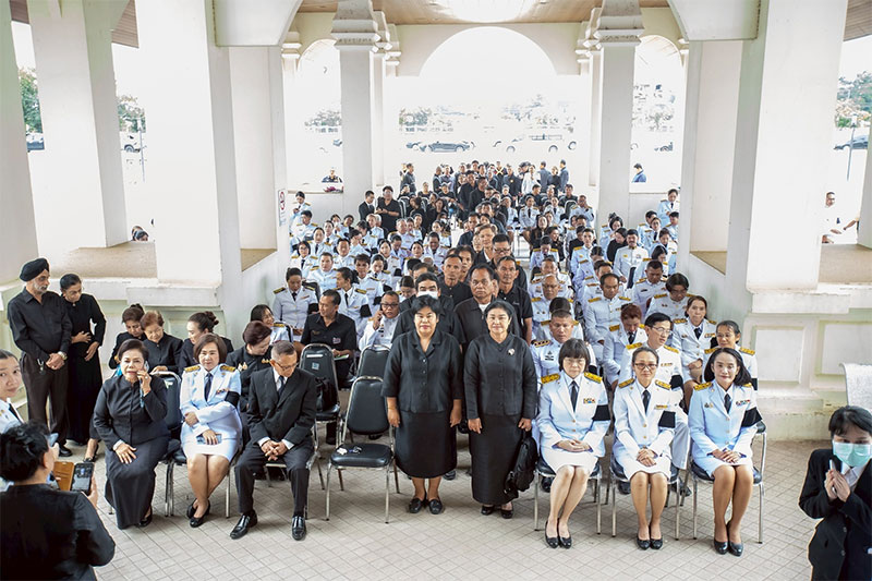 จังหวัดอุบลฯ จัดพิธีถวายน้ำสรงพระบรมศพเบื้องหน้าพระฉายาลักษณ์