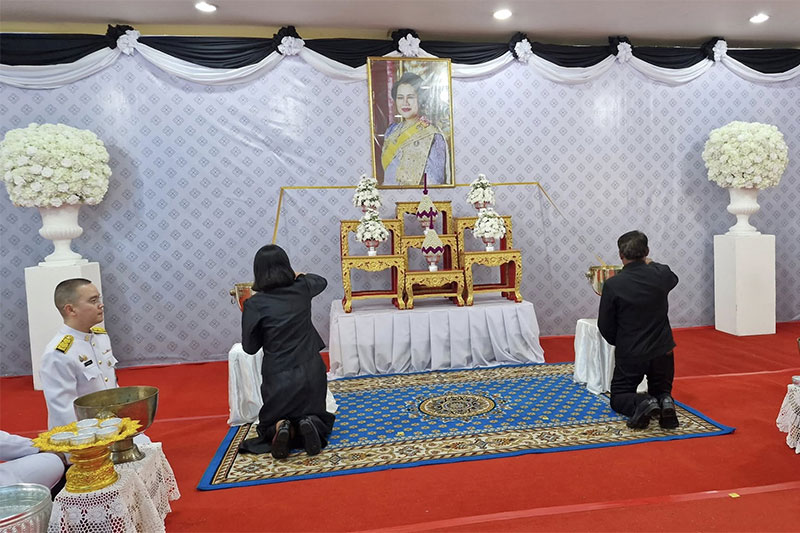 จังหวัดอุบลฯ จัดพิธีถวายน้ำสรงพระบรมศพเบื้องหน้าพระฉายาลักษณ์