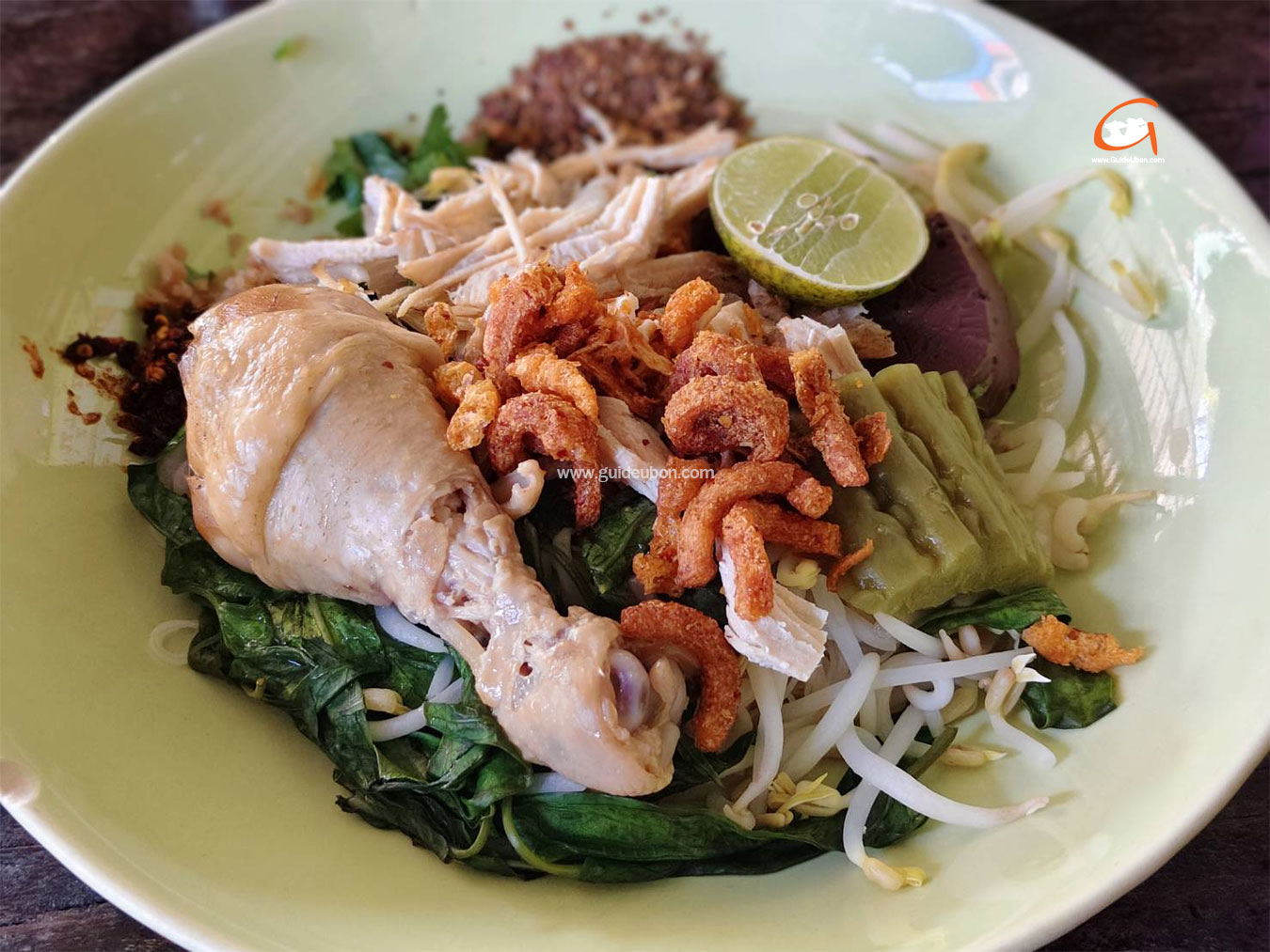 การกลับมาของก๋วยเตี๋ยวสุโขทัยในร่างใหม่! มดแดง ก๋วยเตี๋ยวไก่มะระ