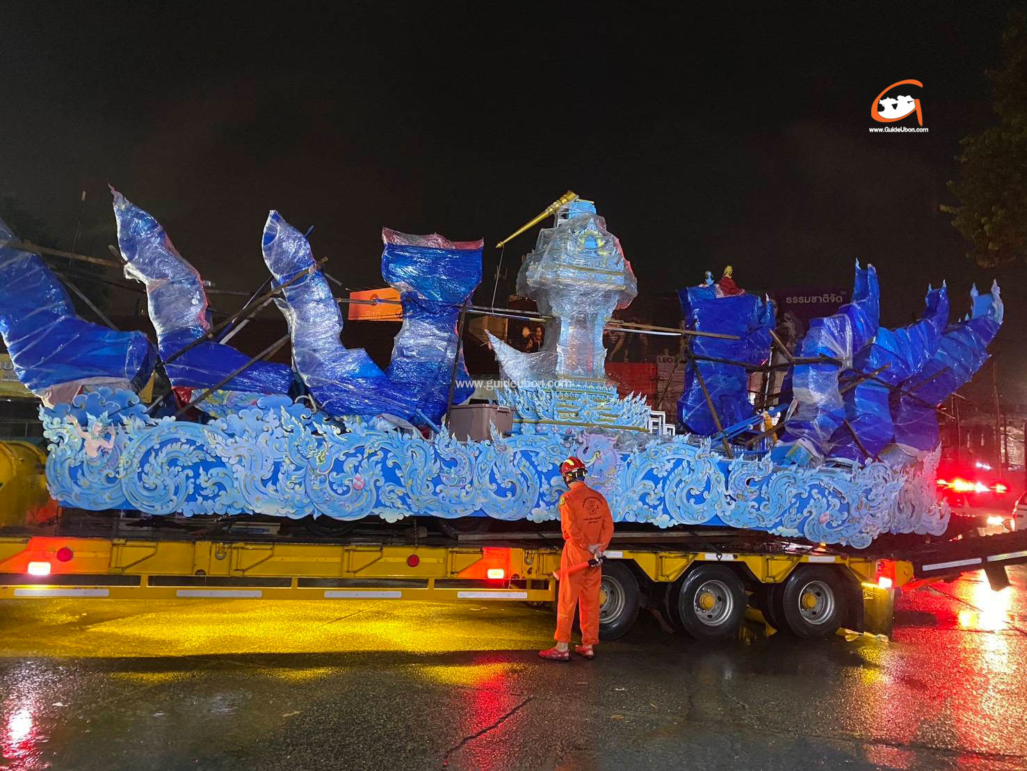 ฝ่าสายฝนพันกิโล! “เรือพนมพระสุราษฎร์ธานี” เทียบท่าอุบลฯ แล้ว