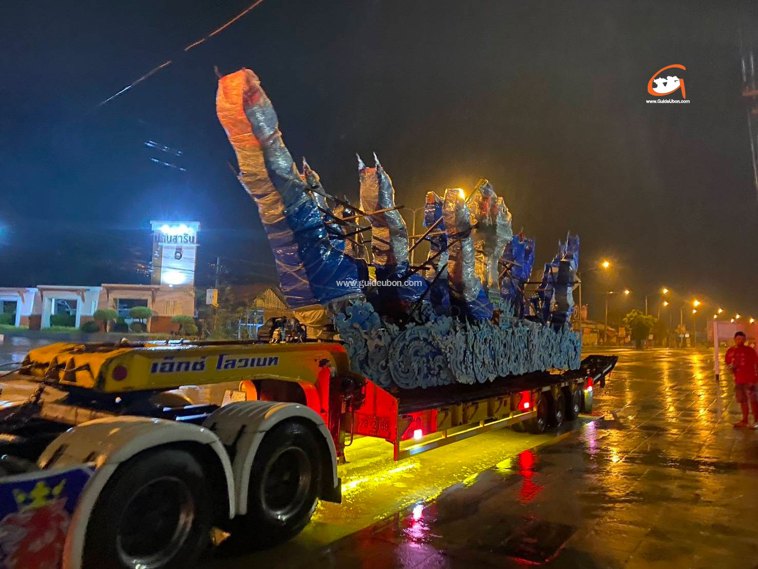 ฝ่าสายฝนพันกิโล! “เรือพนมพระสุราษฎร์ธานี” เทียบท่าอุบลฯ แล้ว