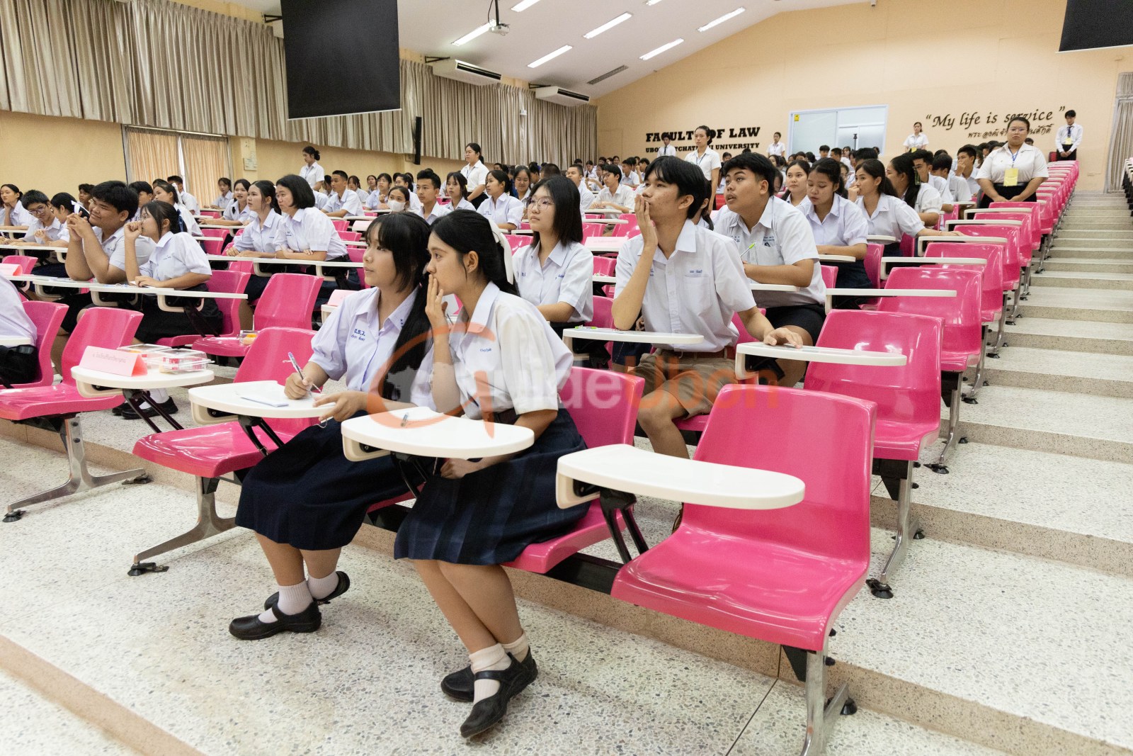 รร.แก่นนคร ชนะเลิศแข่งตอบปัญหากฎหมายวันรพี ม.ปลาย ประจำปี 2569