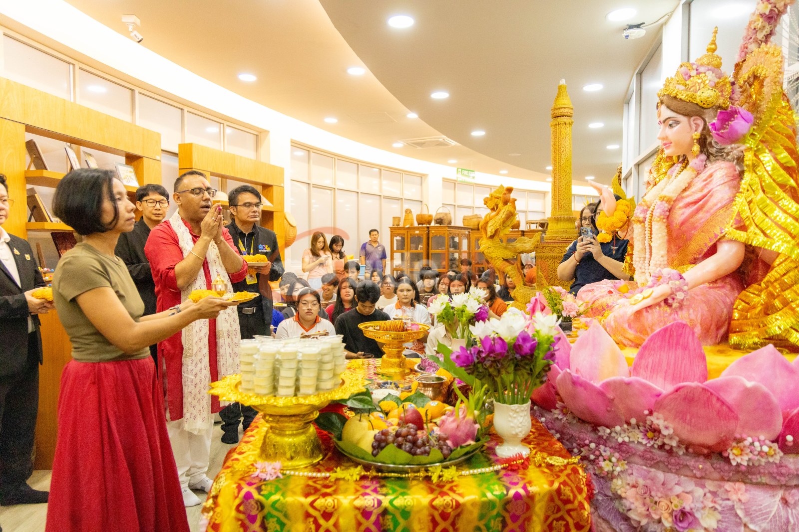 ม.อุบลฯ รับมอบ พระแม่ลักษมี ปัทมาลาเทวี สู่ India Corner