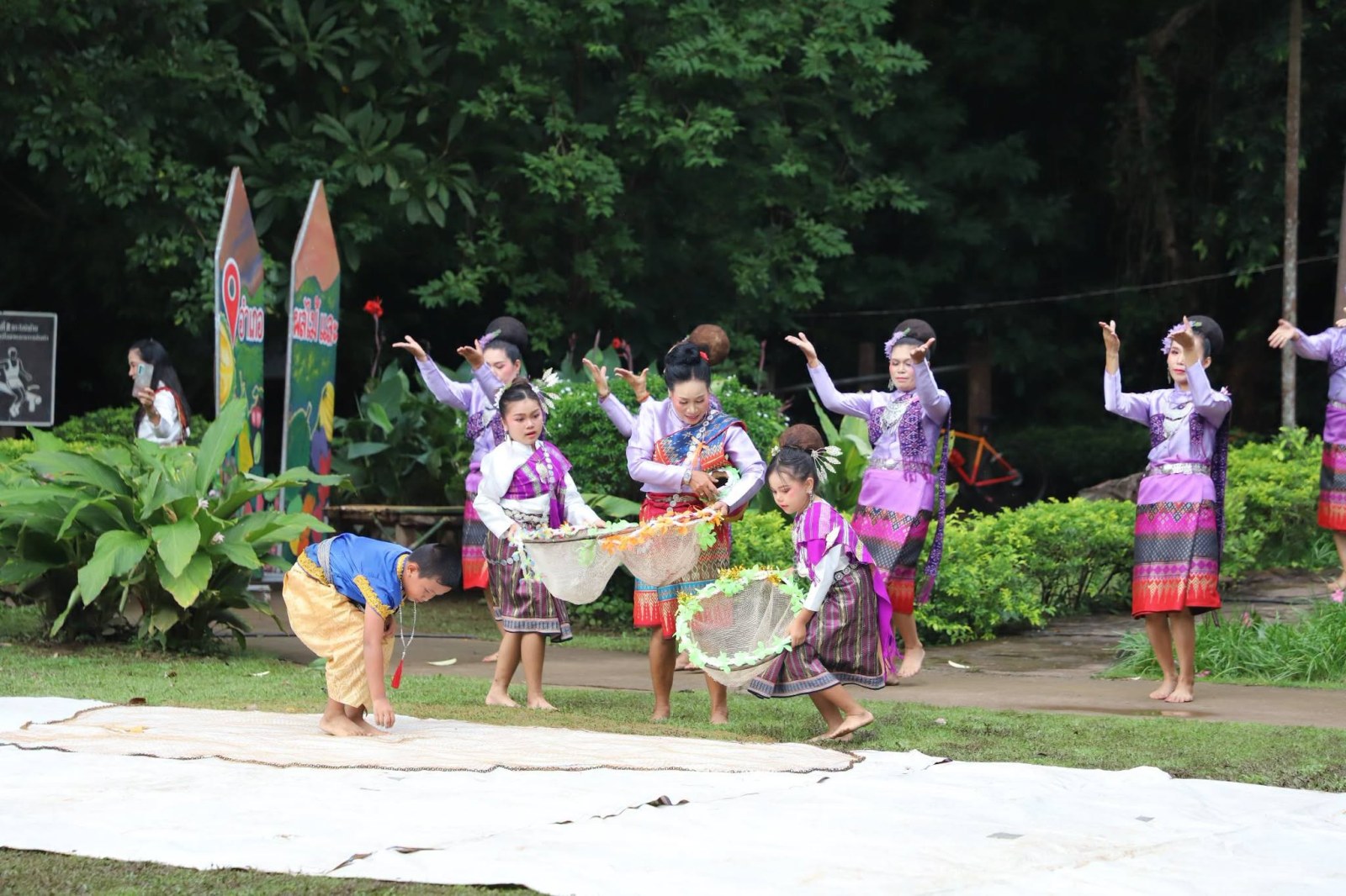 ผู้ว่าฯ อุบลฯ เปิดชมปรากฏการณ์ธรรมชาติ กุ้งเดินขบวน