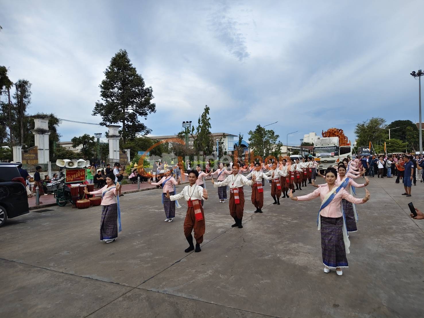 อุบลฯ ส่งต้นเทียนสู่สุราษฎร์ฯ สานมิตรภาพปีที่ 10
