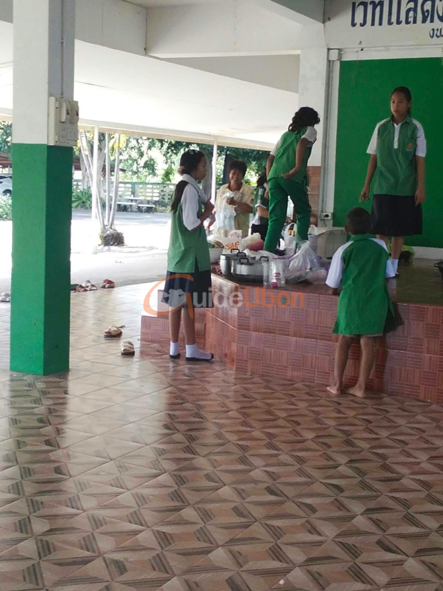 มื้อส่งท้ายที่บ้านคูเดื่อ นร.ร่วมวงหมูกระทะ ก่อนย้ายโรงเรียนเทอม 2