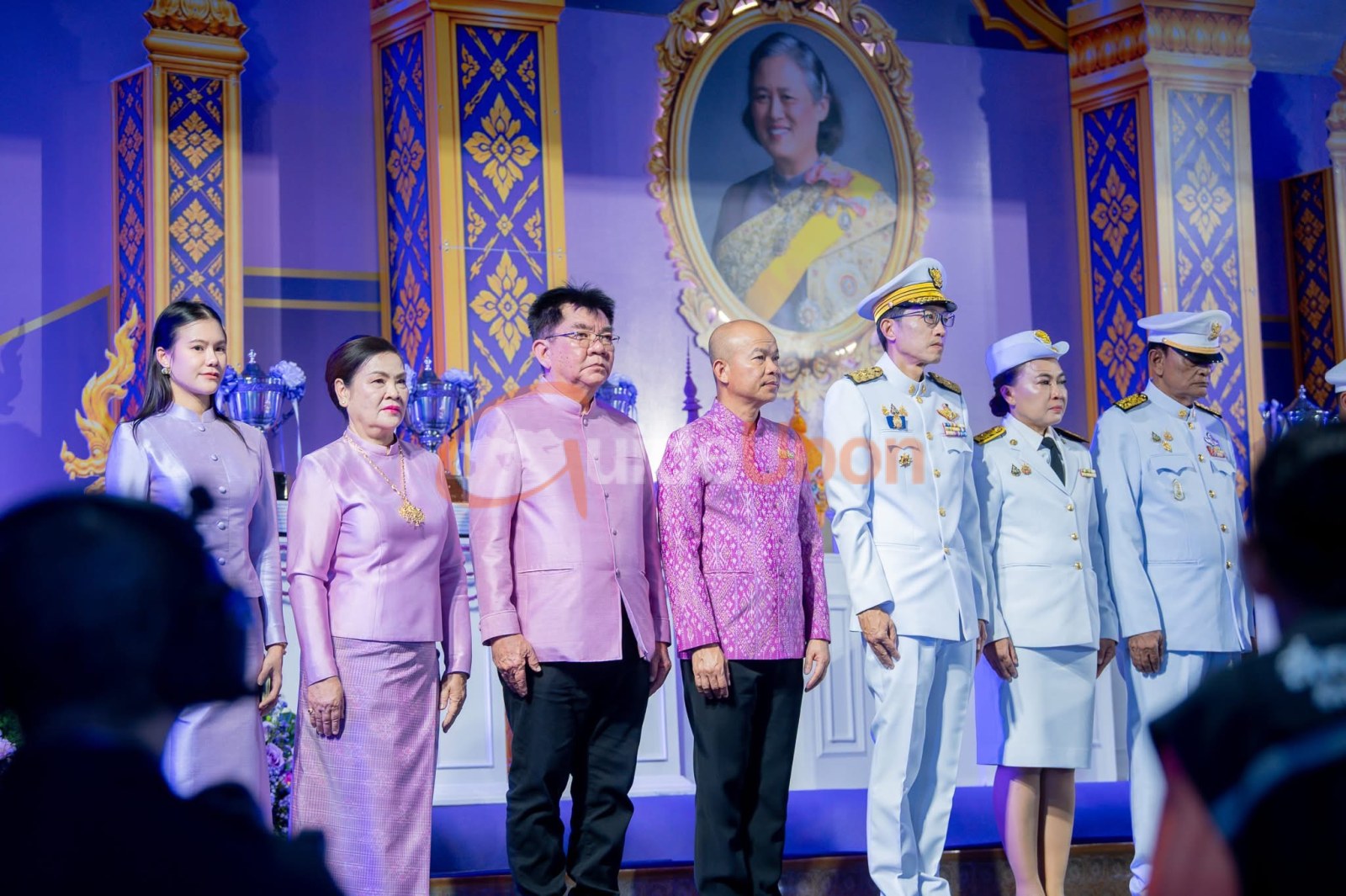 อบจ.อุบลฯ นำต้นเทียนพรรษา–นางรำ–วงโปงลาง ร่วมงานประเพณีชักพระสุราษฎร์ธานี