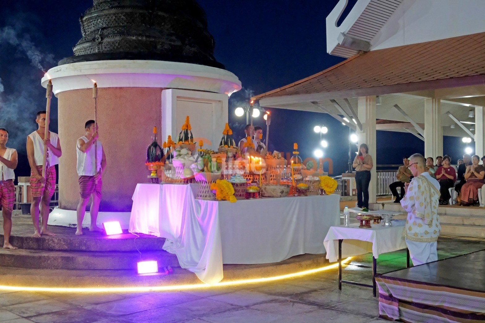 โขงเจียมสืบสานบุญออกพรรษา ชูเสน่ห์วัฒนธรรมริมโขง